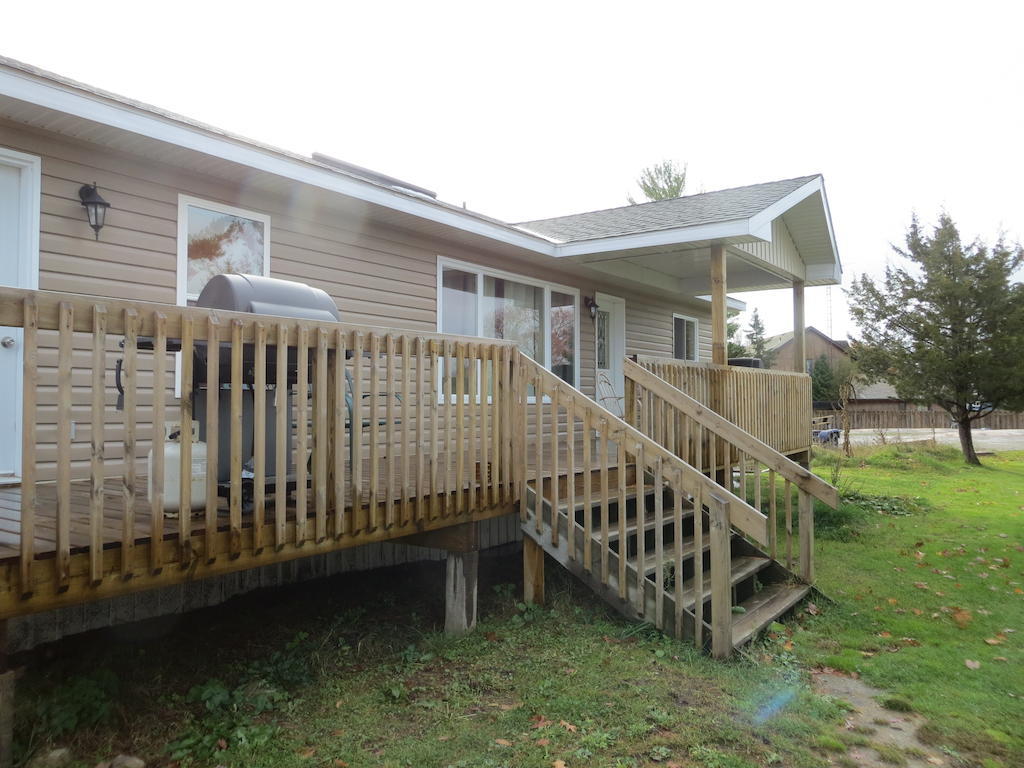 Halls Cottages Honey Harbor Стая снимка