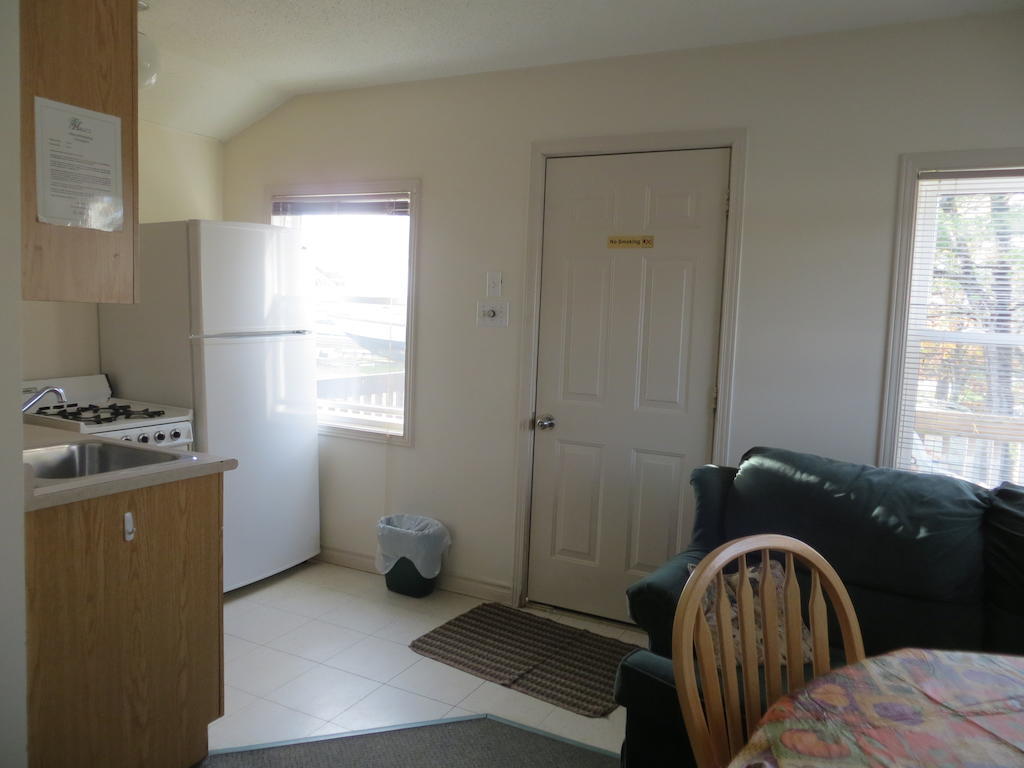 Halls Cottages Honey Harbor Стая снимка