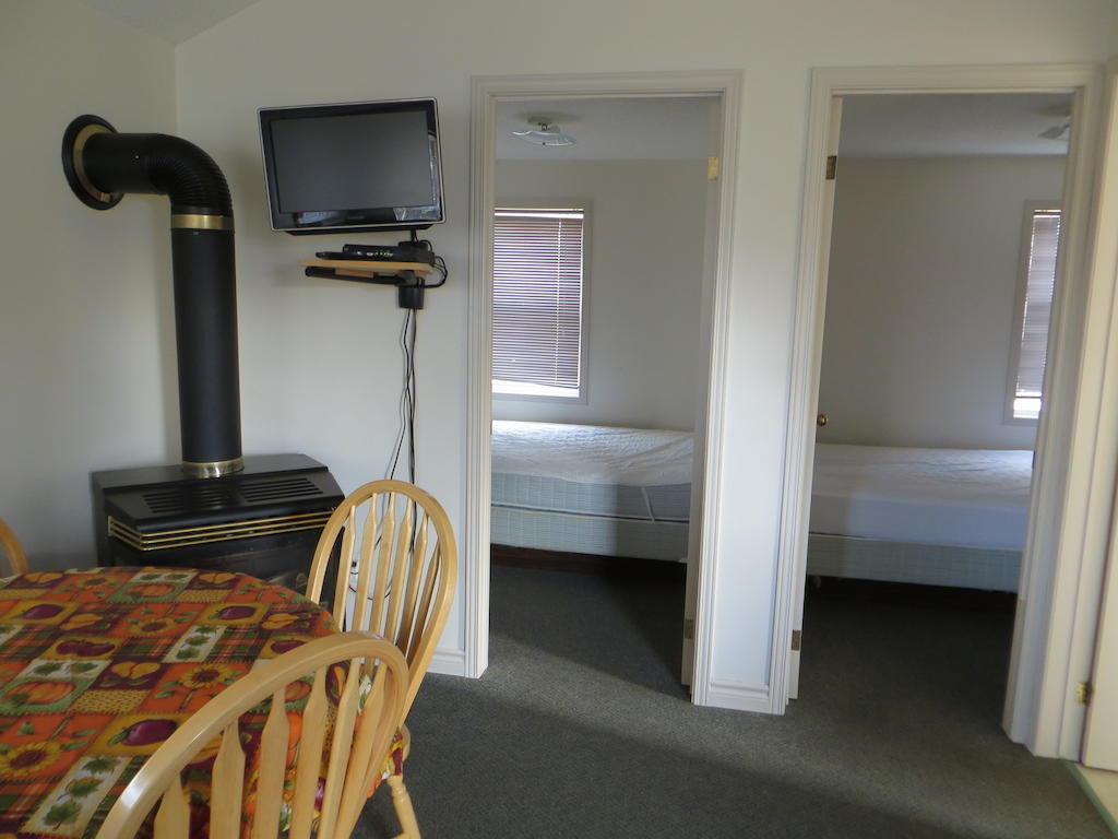 Halls Cottages Honey Harbor Стая снимка