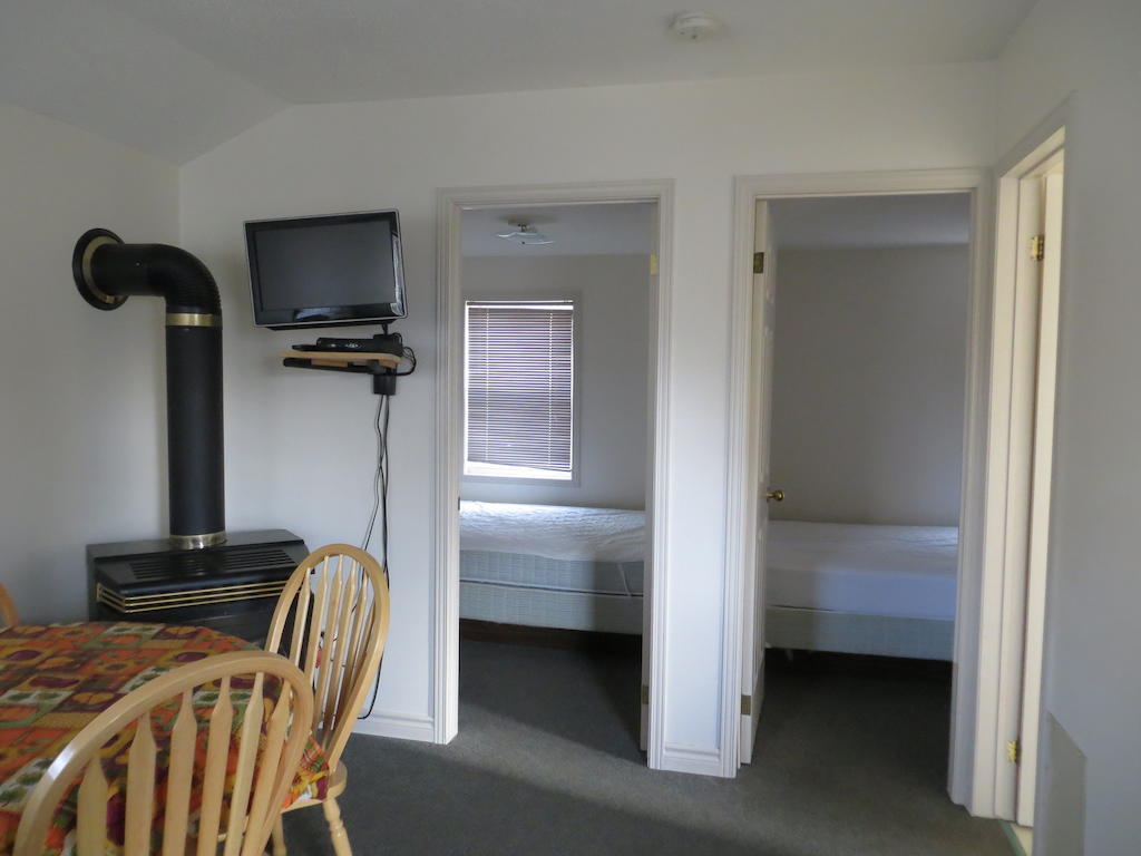 Halls Cottages Honey Harbor Екстериор снимка